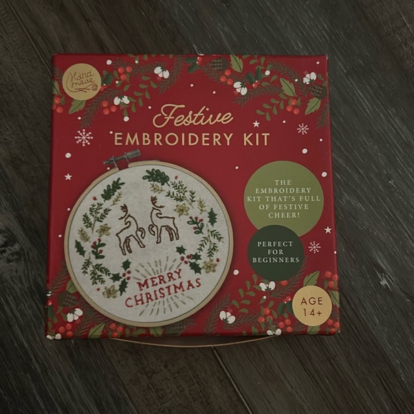 NWT Festive Embroidery Kit, Professor Puzzle, Reindeer Christmas Theme Brand New - Picture 1 of 2